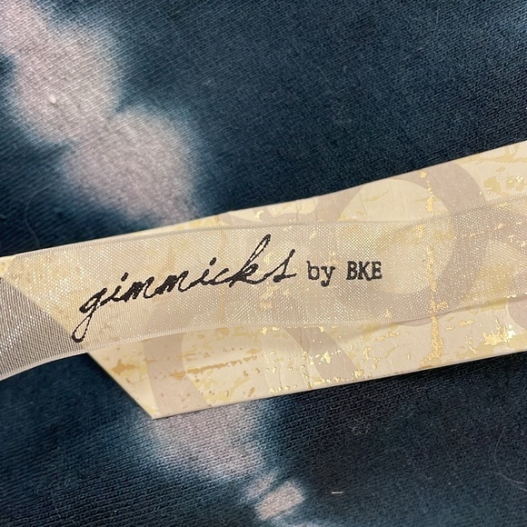 Gimmicks - Picture 4 of 5